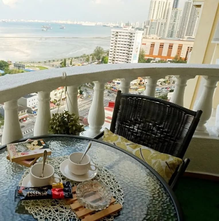 Private Suite with Balcony Gurney Drive - photo 6