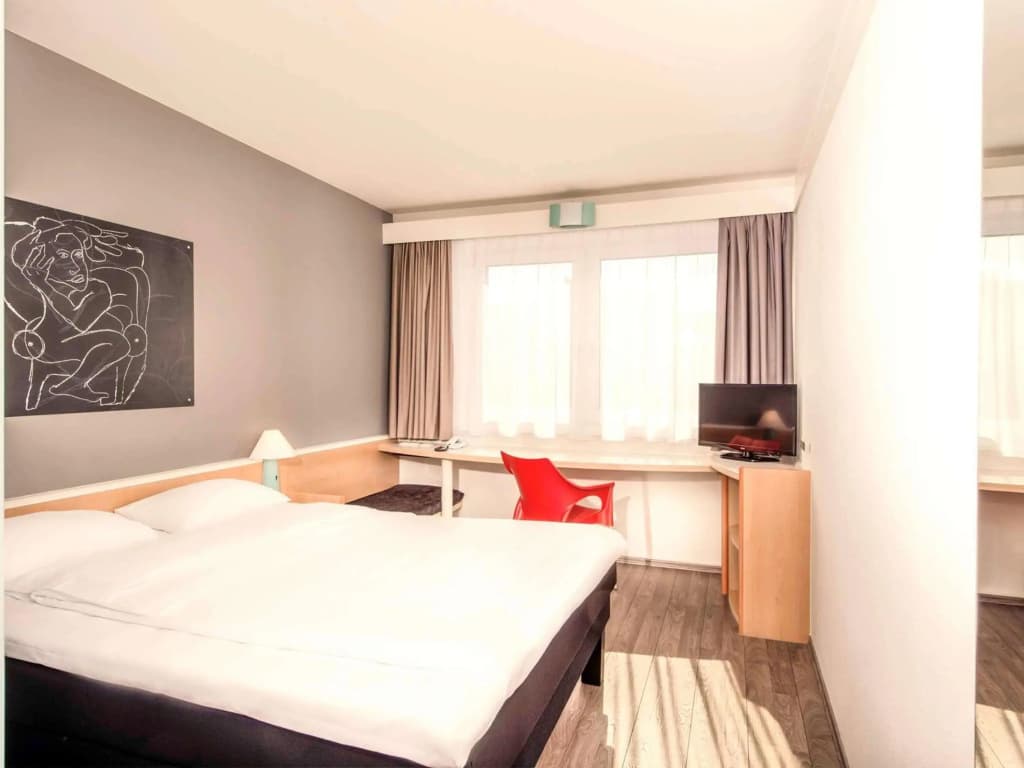 Ibis Berlin City Nord Hotel - photo 3