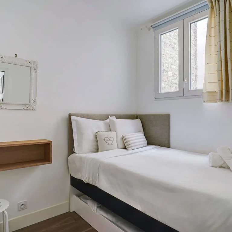 Bright Etoile Bright 2 bed Close to Eiffel Tower Arc the Triomphe et Champs Elysees - photo 6