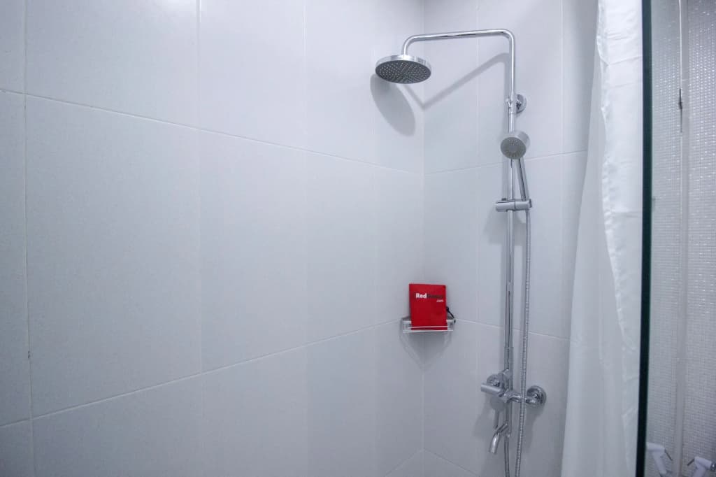RedDoorz Plus @ SCBD - photo 13