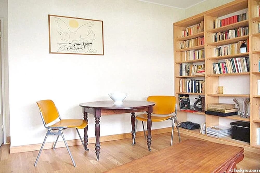 Apartment With one Bedroom in Paris, With Wonderful City View, Enclose - photo 5