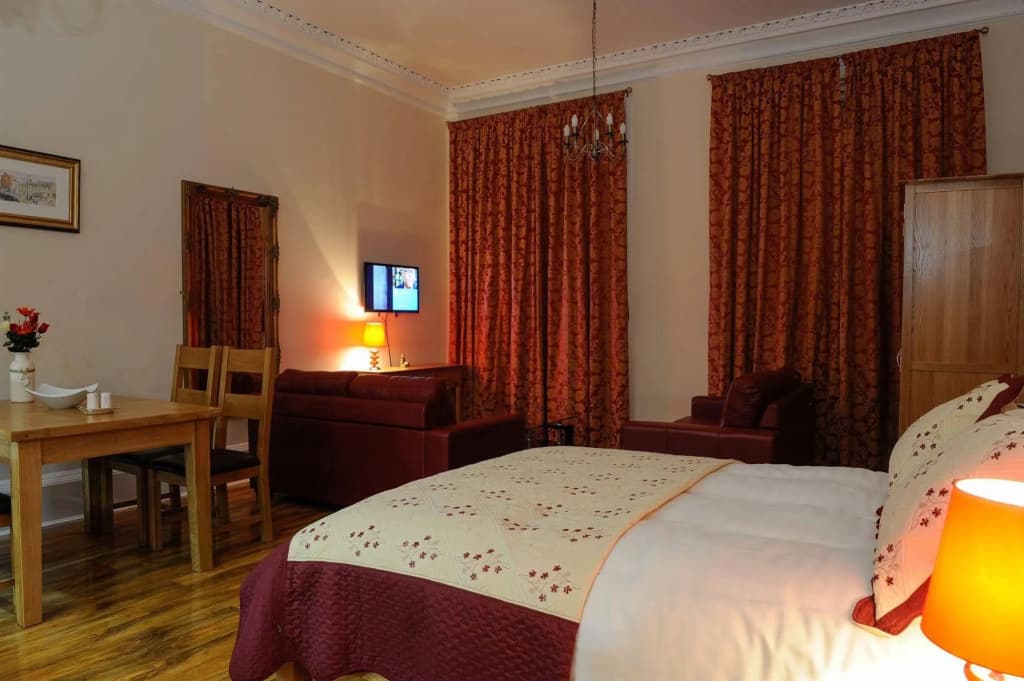 Edinburgh City Suites - photo 5