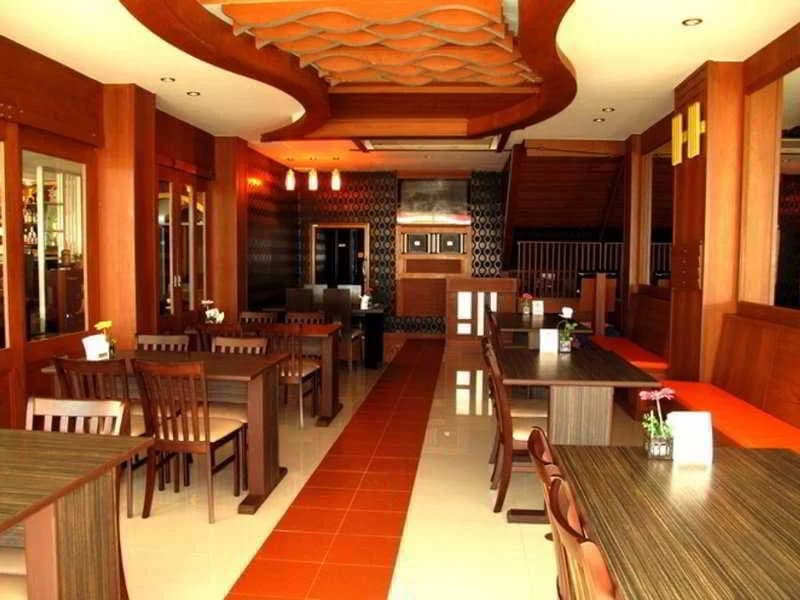 Triple Rund Place Hotel - photo 20