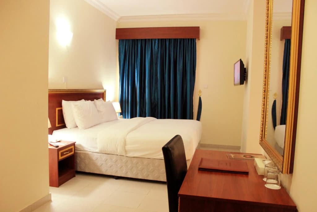 Montreal Naif Hotel - photo 3