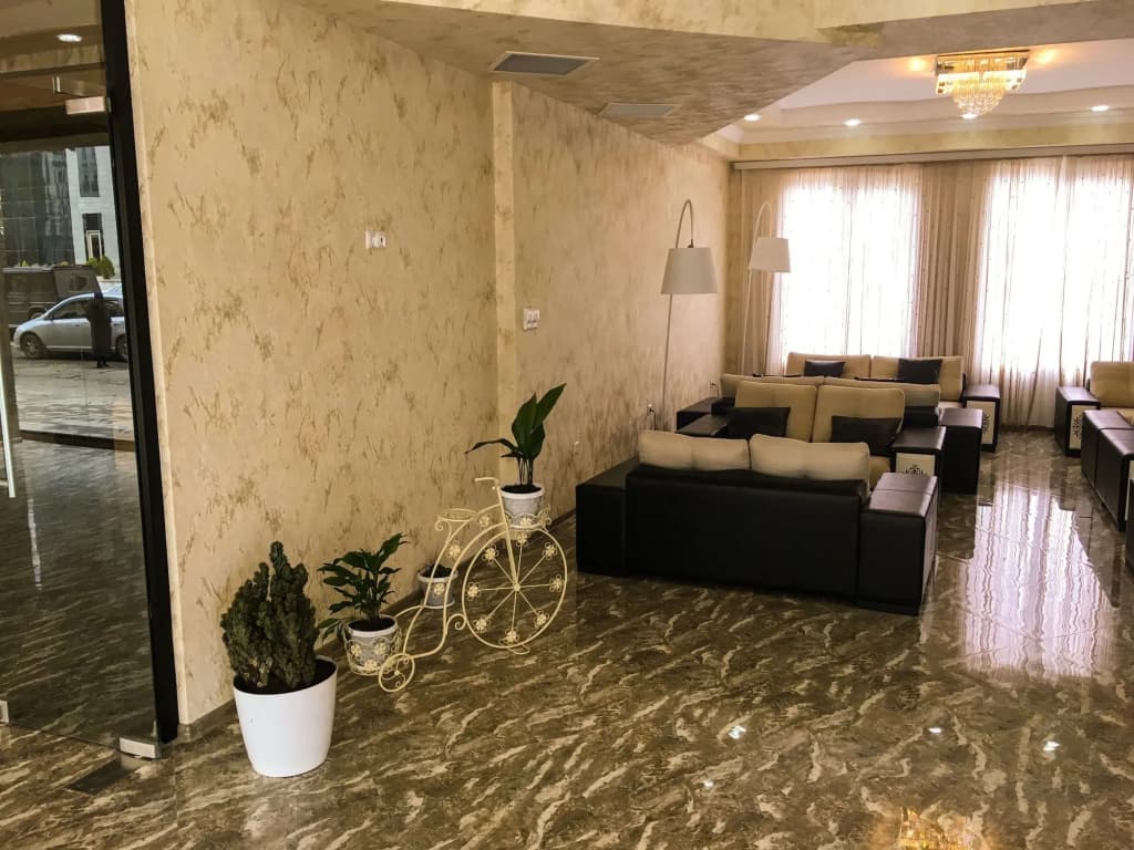 L Plaza Hotel - photo 5