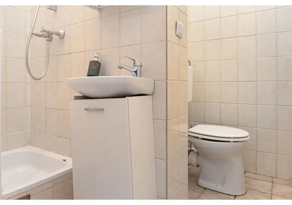 Elegant 1BR Apt. - Great for Long Stays - photo 12