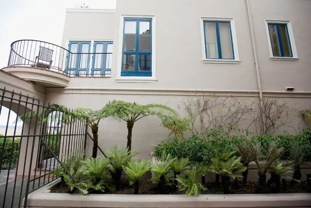 Embarcadero Vista Apartment - photo 1