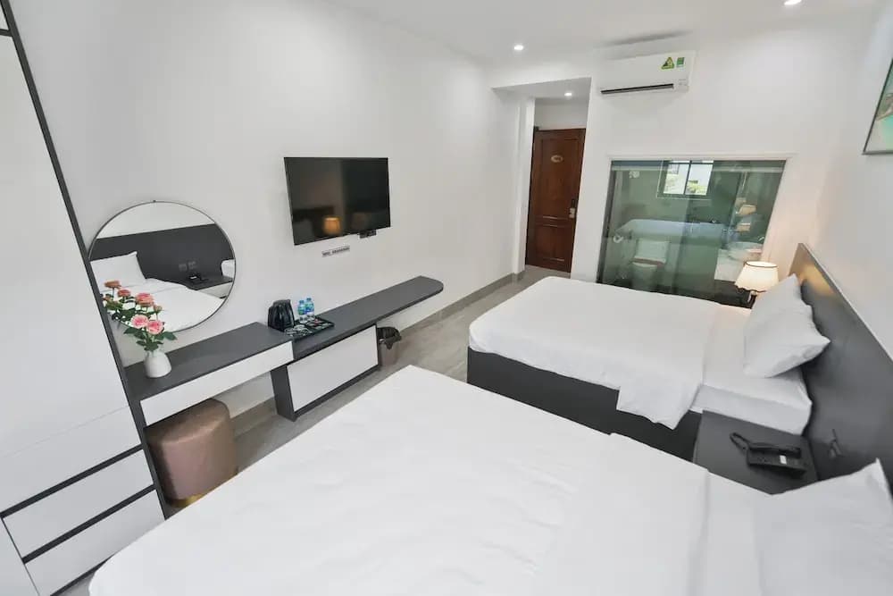 The Enchanted Ha Long Hotel - Bai Chay Beach - photo 18