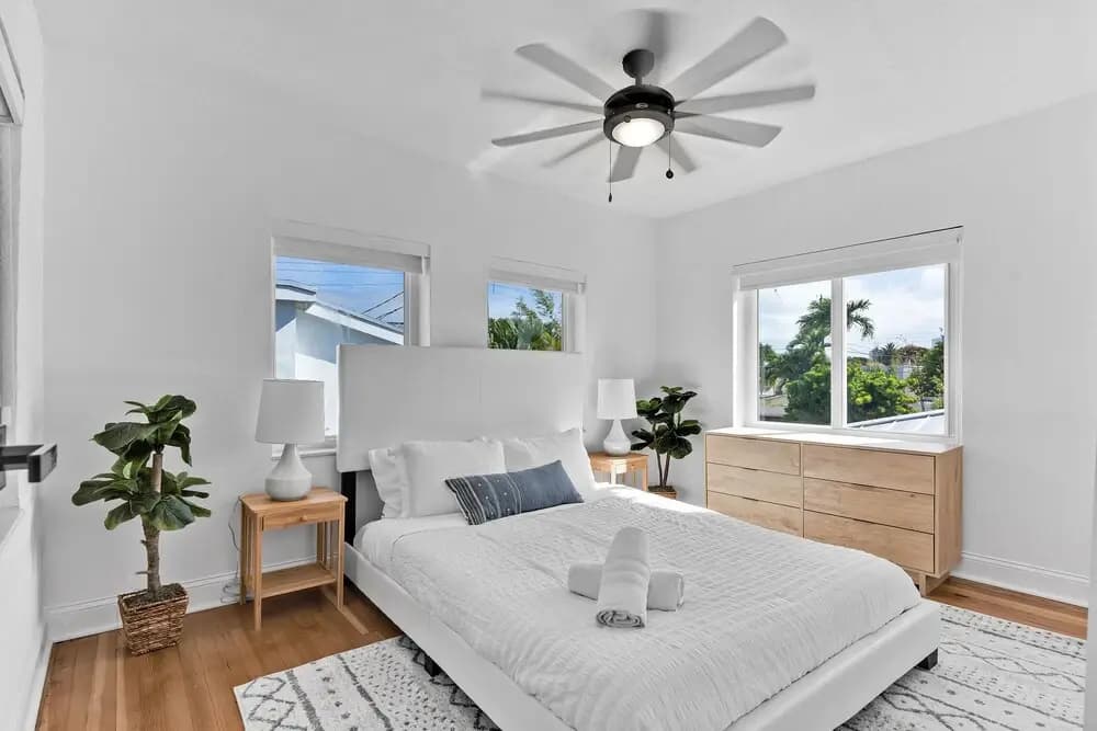 Stylish & Modern 4BD Home - photo 38