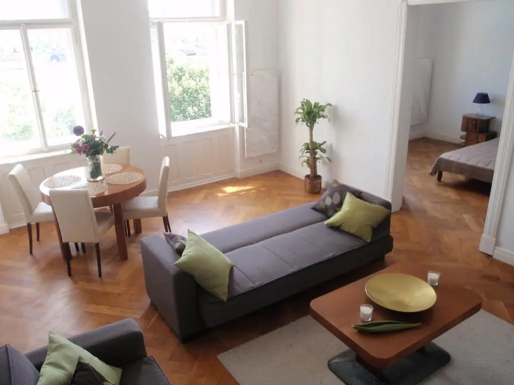 Riverfront Apartment - photo 3