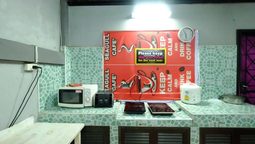 Let It Bee Econo Hostel - photo 22