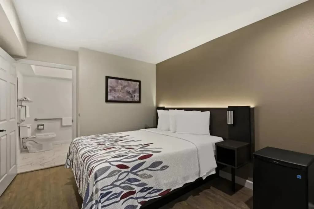Red Roof Inn Los Angeles - Wilmington, CA - photo 7