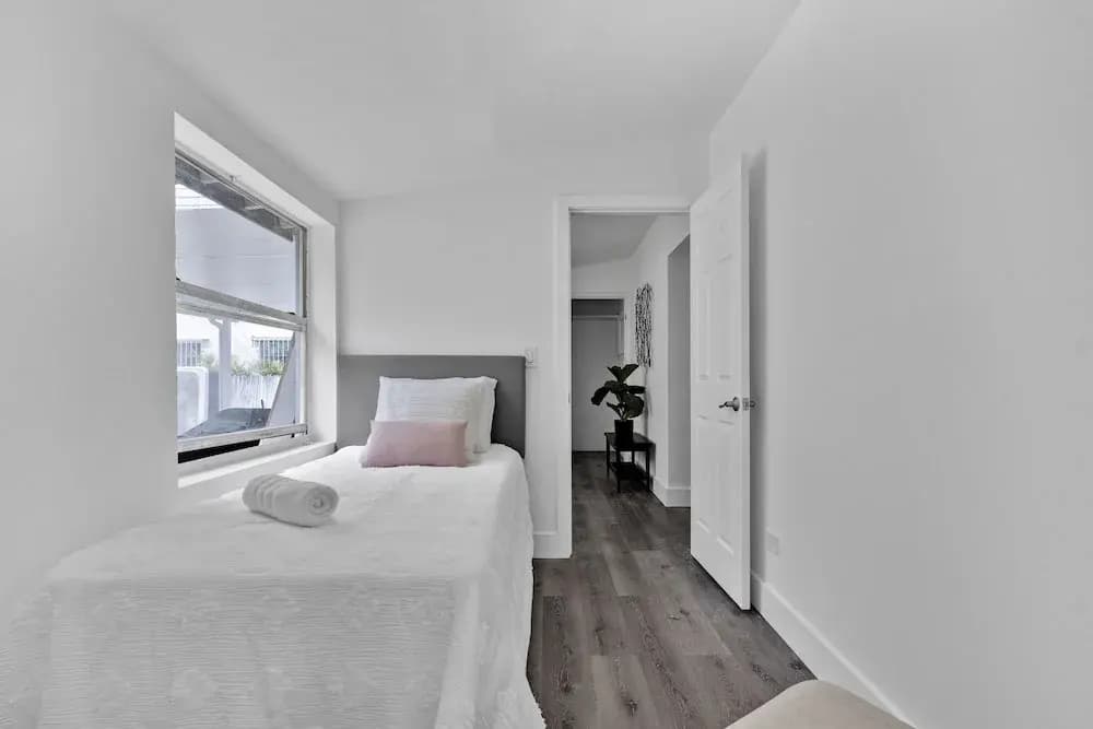 Upper Design District 3BD Home w/Jacuzzi and Backyard - photo 14