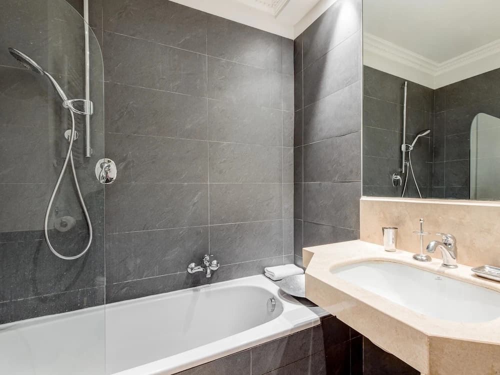 RSH Augustus Luxury Apartment - photo 8