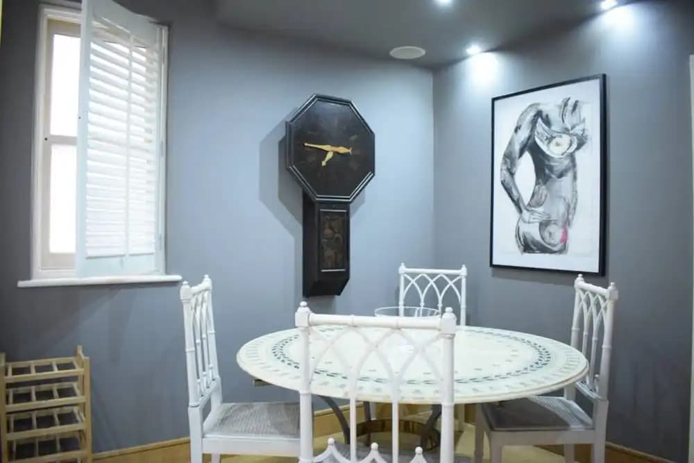 Beautiful Kensington 2 Bedroom Luxury Apartment - photo 9