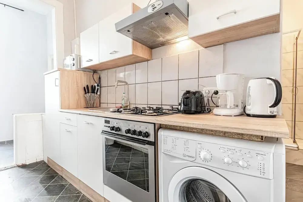 Cozy 2BR 1LR Apt Near Westbahnhof - photo 12