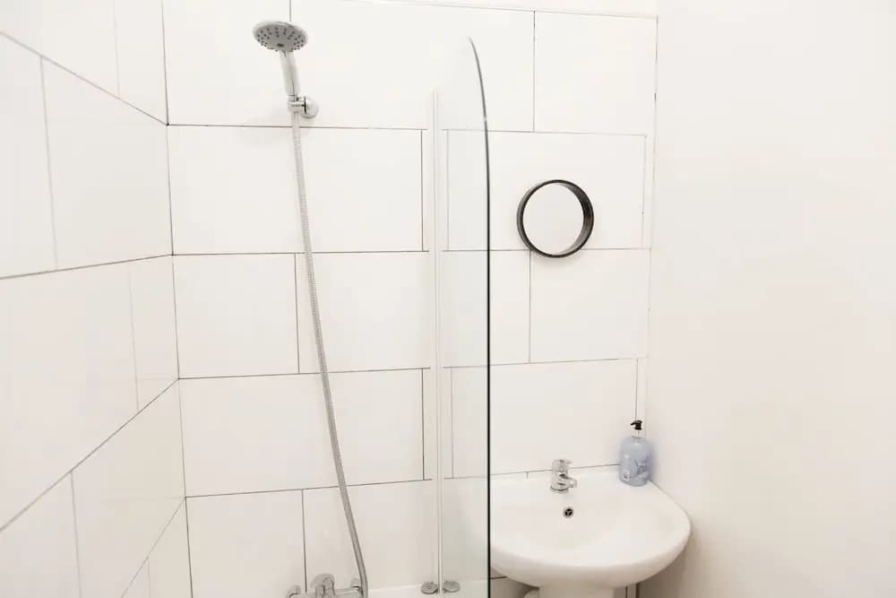 Spacious Two Bed in Hackney - photo 8
