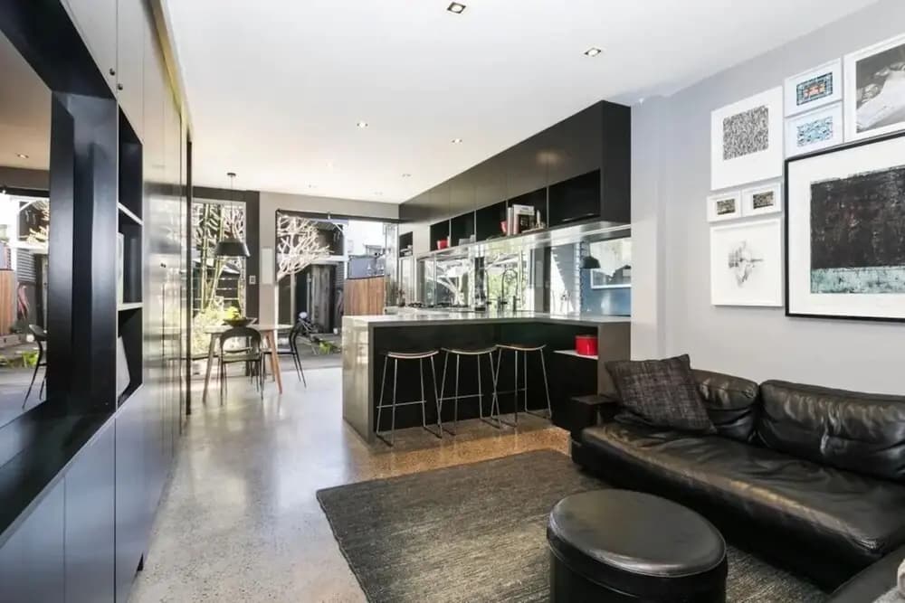 Spacious Modern Terrace House With Free Parking - photo 5