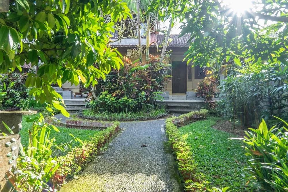 Sari Bamboo Bungalows - photo 36