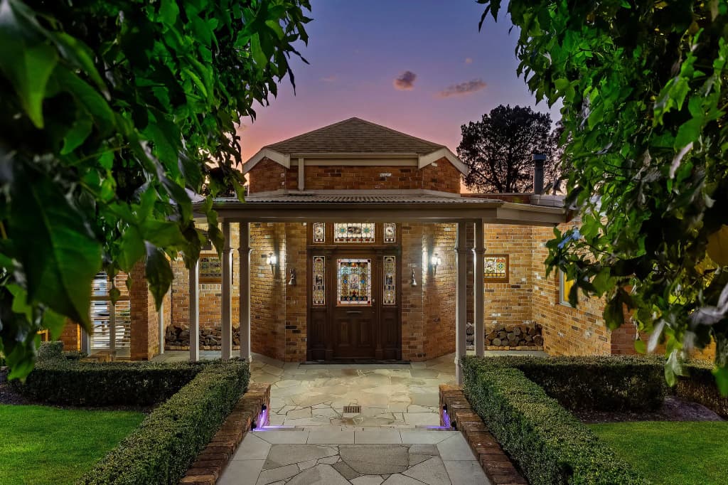 Tranquil Estate With Pool Heated Spa Gardens - main photo