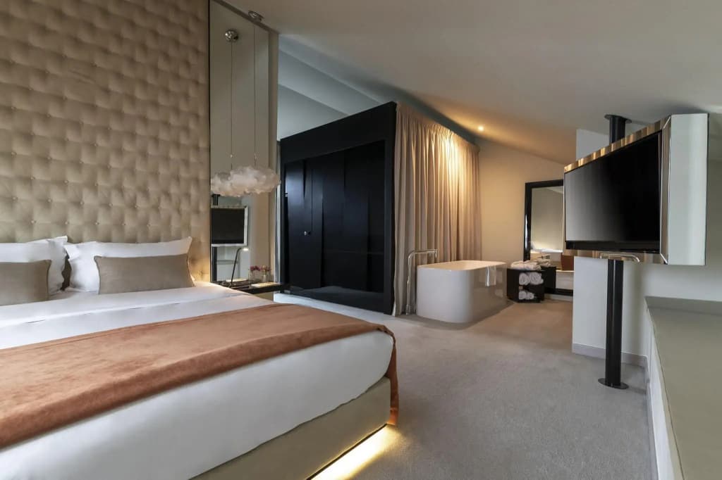 9Hotel Mercy - photo 5