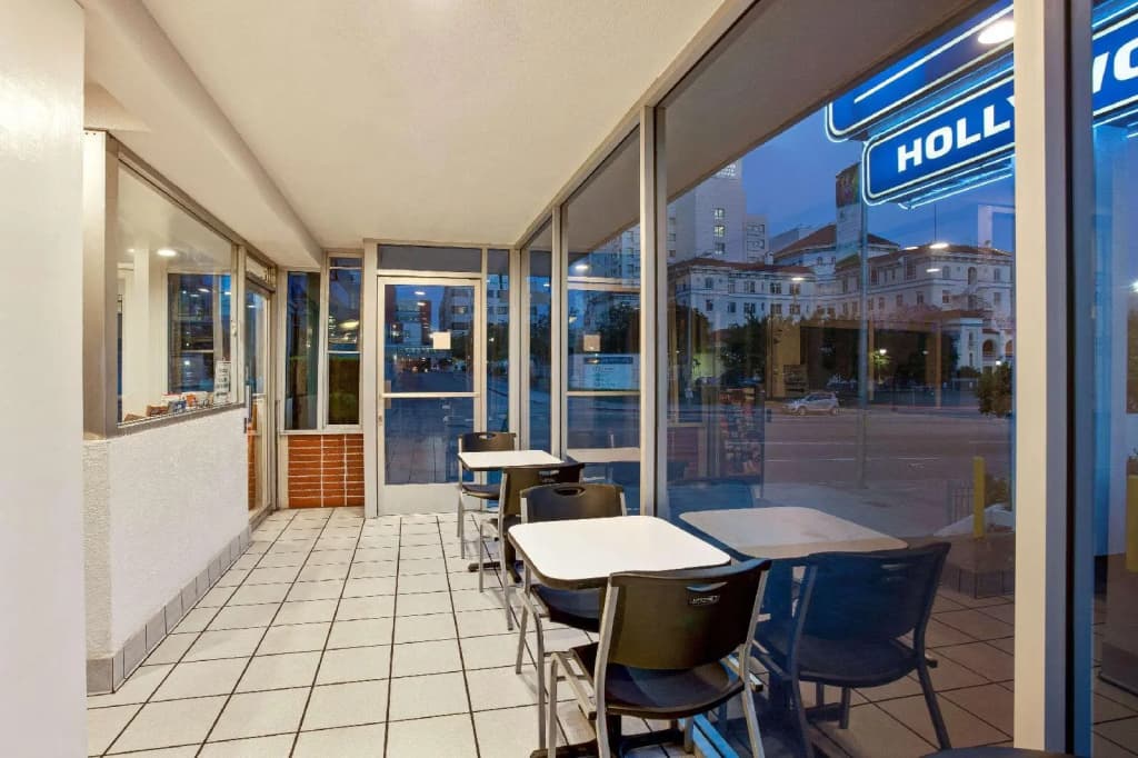 Travelodge by Wyndham Hollywood-Vermont/Sunset - photo 13