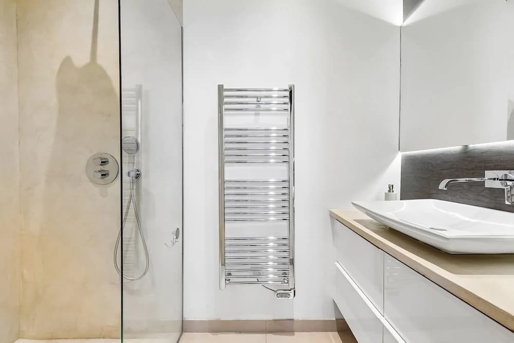 Elegant 1BR near Notre-Dame Cathedral - photo 8