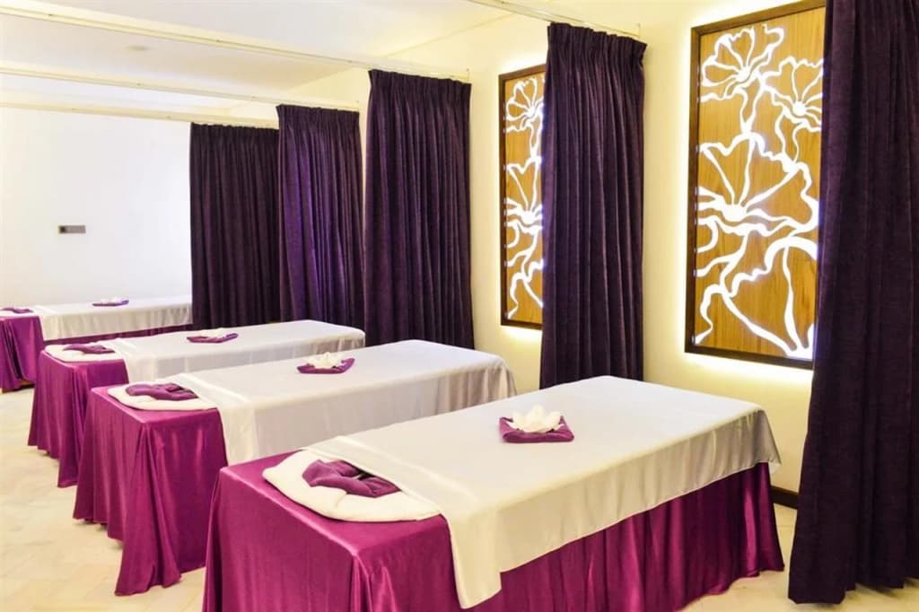 Holiday Beach Hotel Danang - photo 16