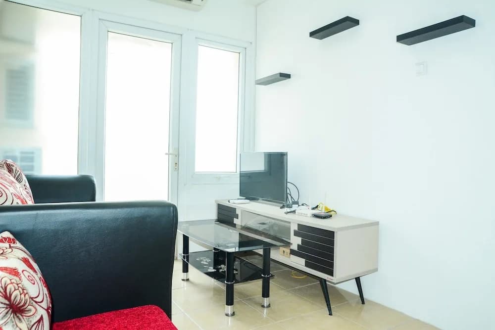 Strategic 2BR City View Grand Palace Kemayoran Apartment By Travelio - photo 3