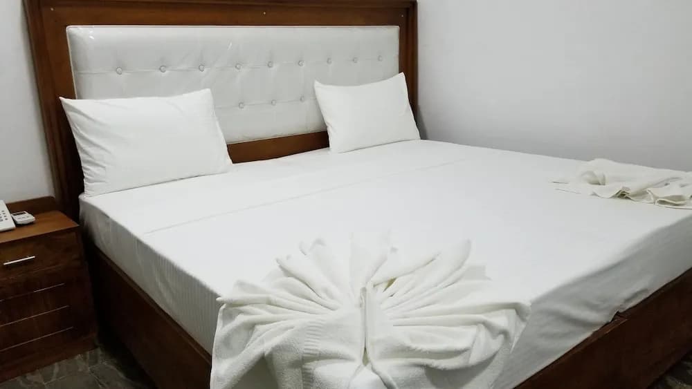 Metro Marine Drive Hotel - photo 2