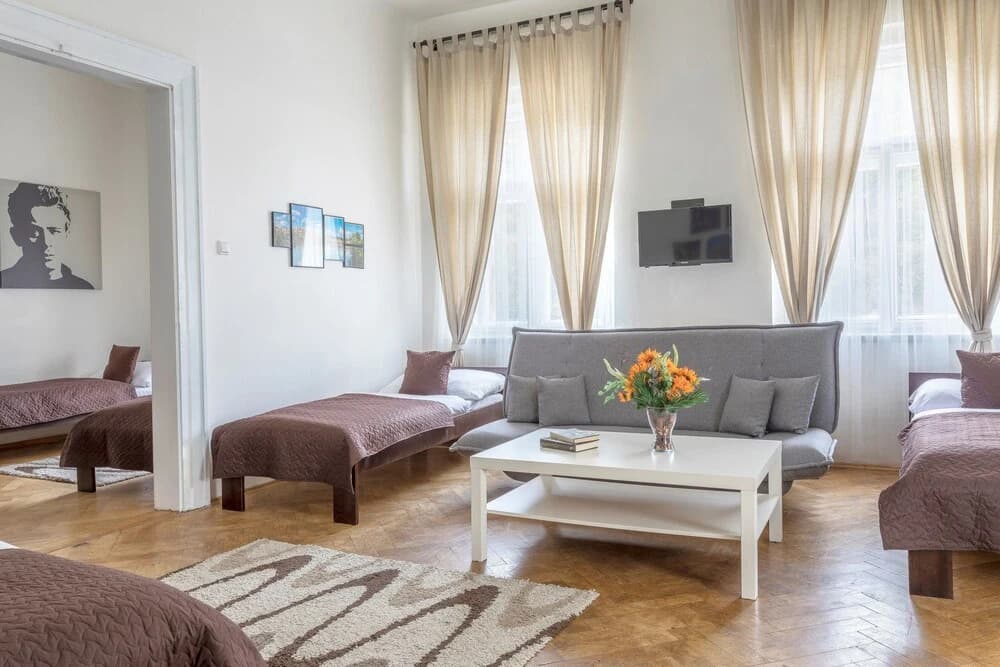 Old Story Apartment - photo 4