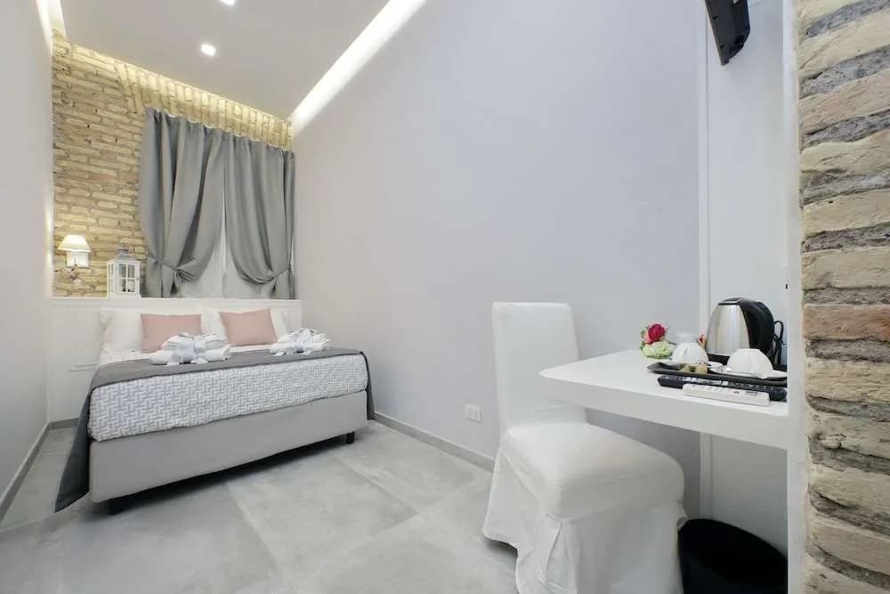 Roman Holiday Suites - photo 20