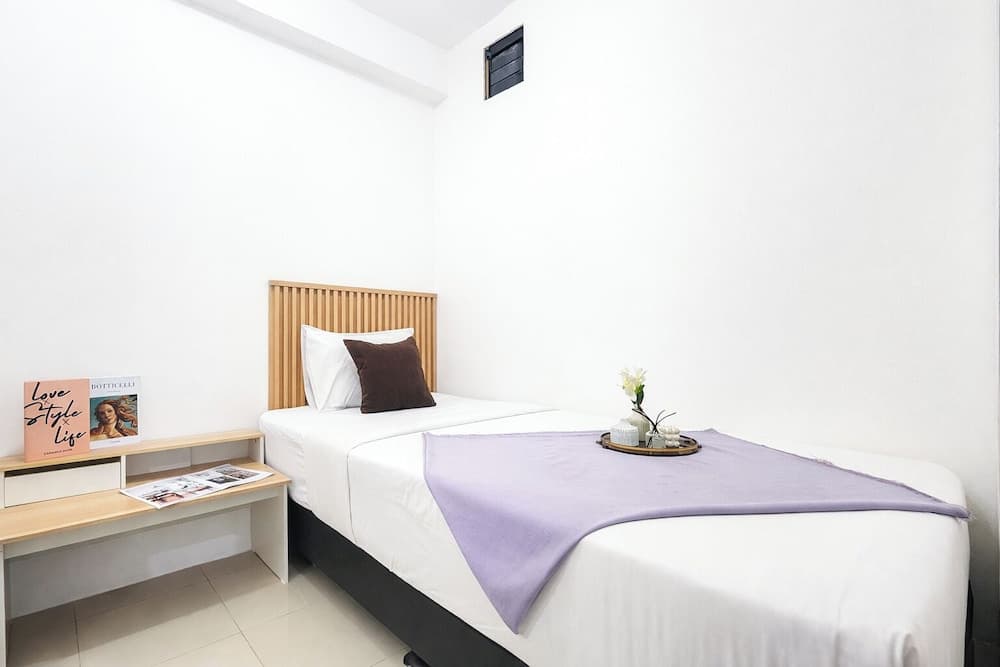 Cozy White 2Br At Bassura City Apartment - photo 6