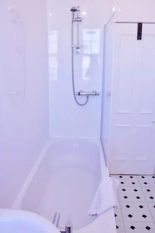 2 Bedroom Central Edinburgh Flat - photo 14