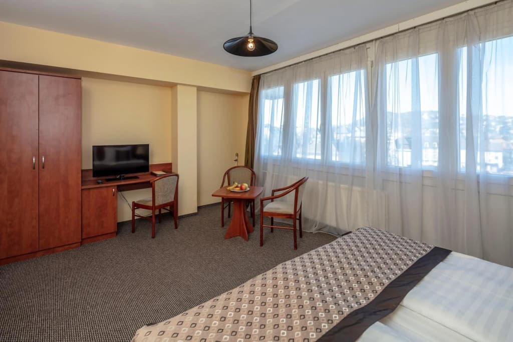 Hotel Charles - photo 34