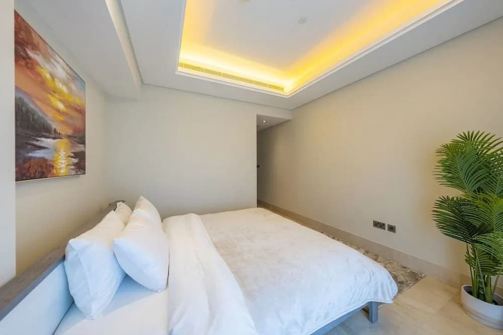 Spacious beachfront 2 bedroom apartment - photo 2