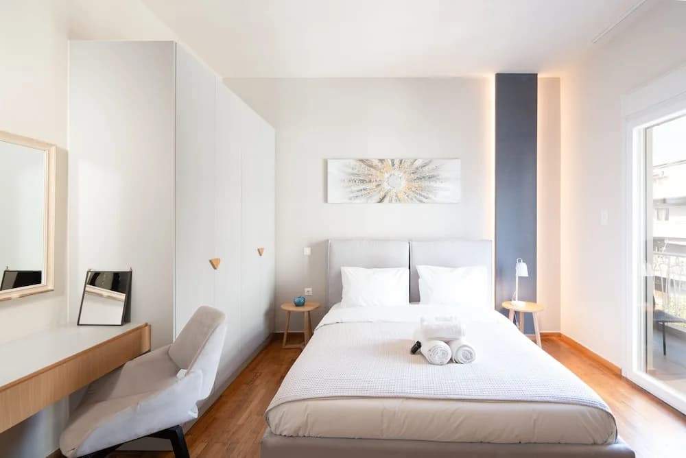 Classy Apartment in Koukaki, Walk to Metro & Acropolis - photo 2