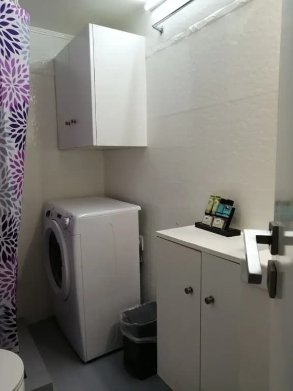 Bright And Modernized Apartment Psyri - photo 8