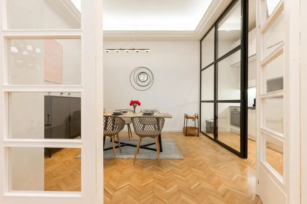 Space and Style in The Heart Of Budapest w 2BR&2BT - photo 3
