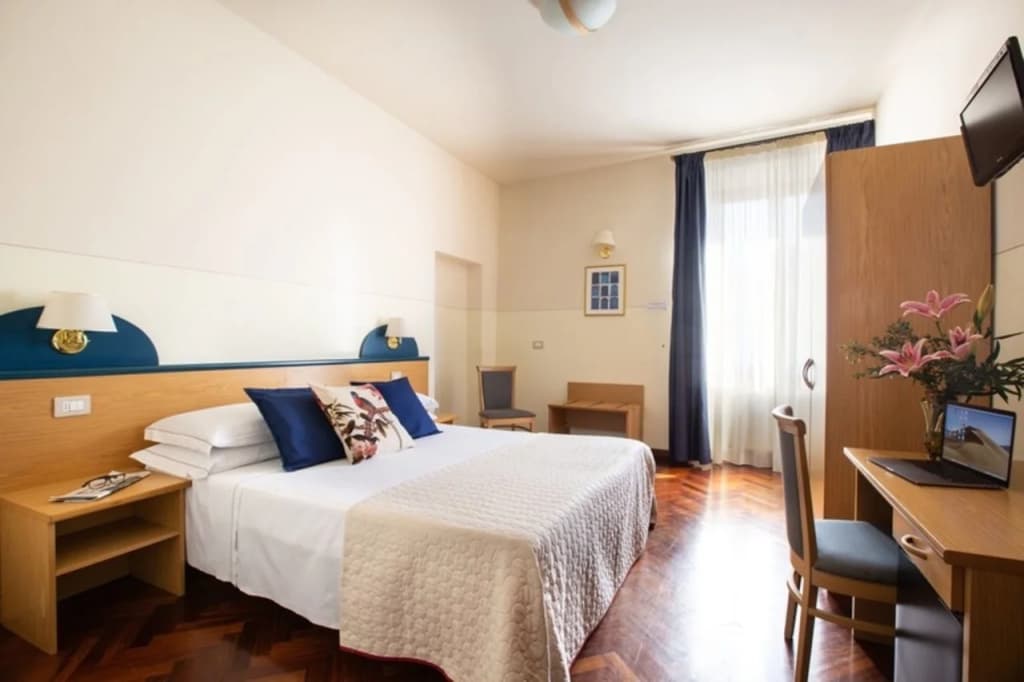 Aramis Deluxe Rooms - photo 2