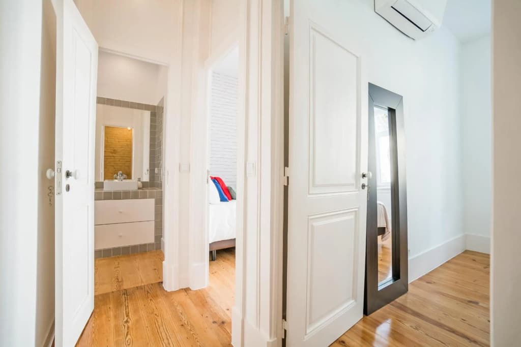 JOIVY Gorgeous 3BR home w/balcony nearby Time Out Market - photo 3