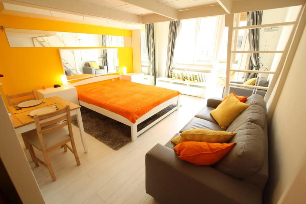Sunny Studio with Balcony in Party District - photo 12
