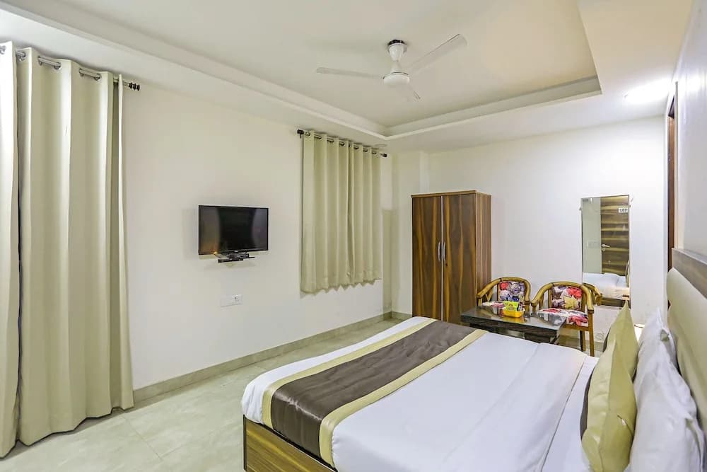 Fabhotel White House Bnb - photo 6