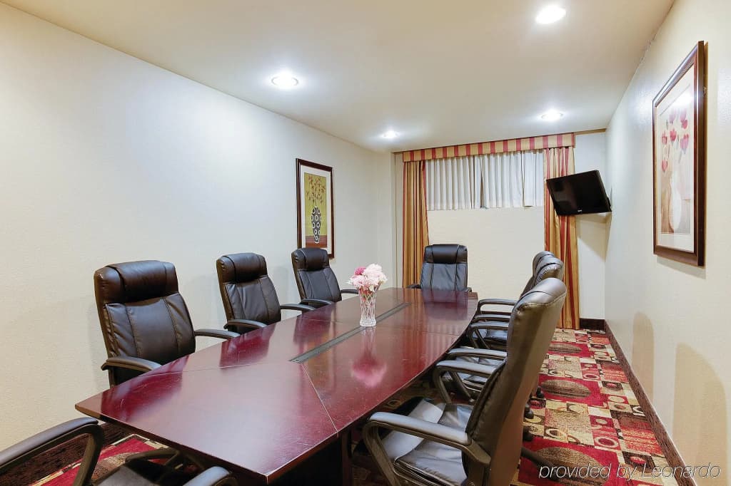 JFK View Inn Suites - photo 8