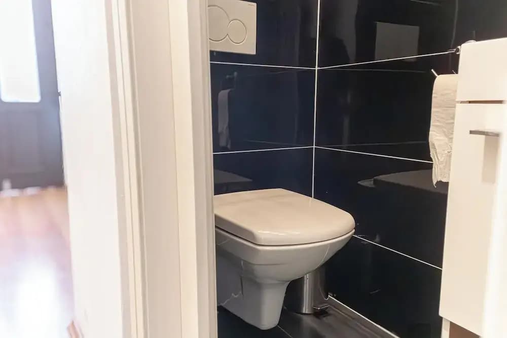 Bright 1BR Apt Perfect for Long Stays - photo 11