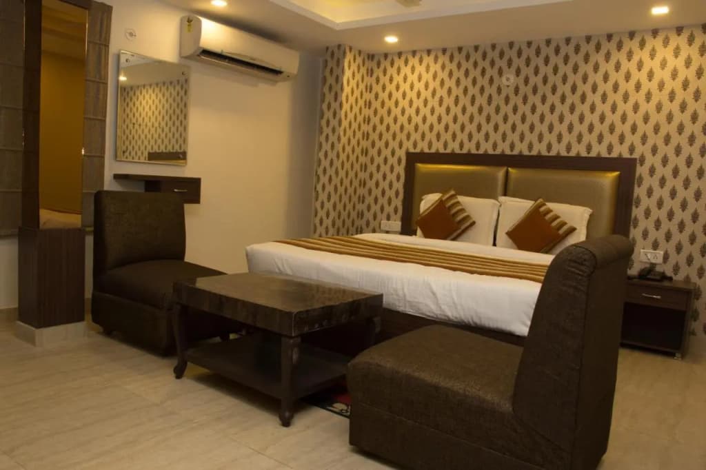 Hotel Pawan Plaza - Near BLK and Ganga Ram Hospital - Karol Bagh - photo 17