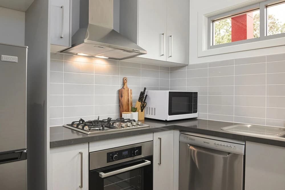 Bright and Updated 1 Bedroom Apartment - photo 11