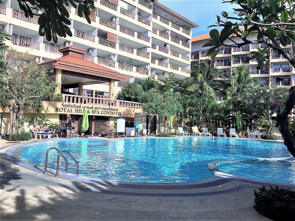 Spacious 2BR Condo - 3 Balconies & Green Views - photo 25