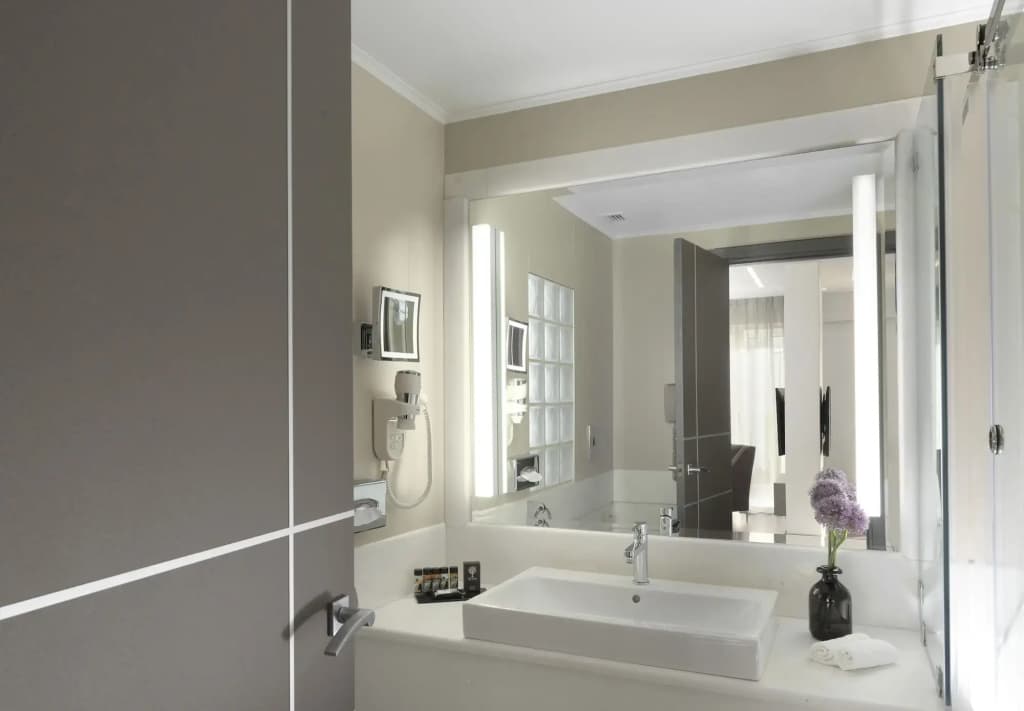 Holiday Suites - photo 8