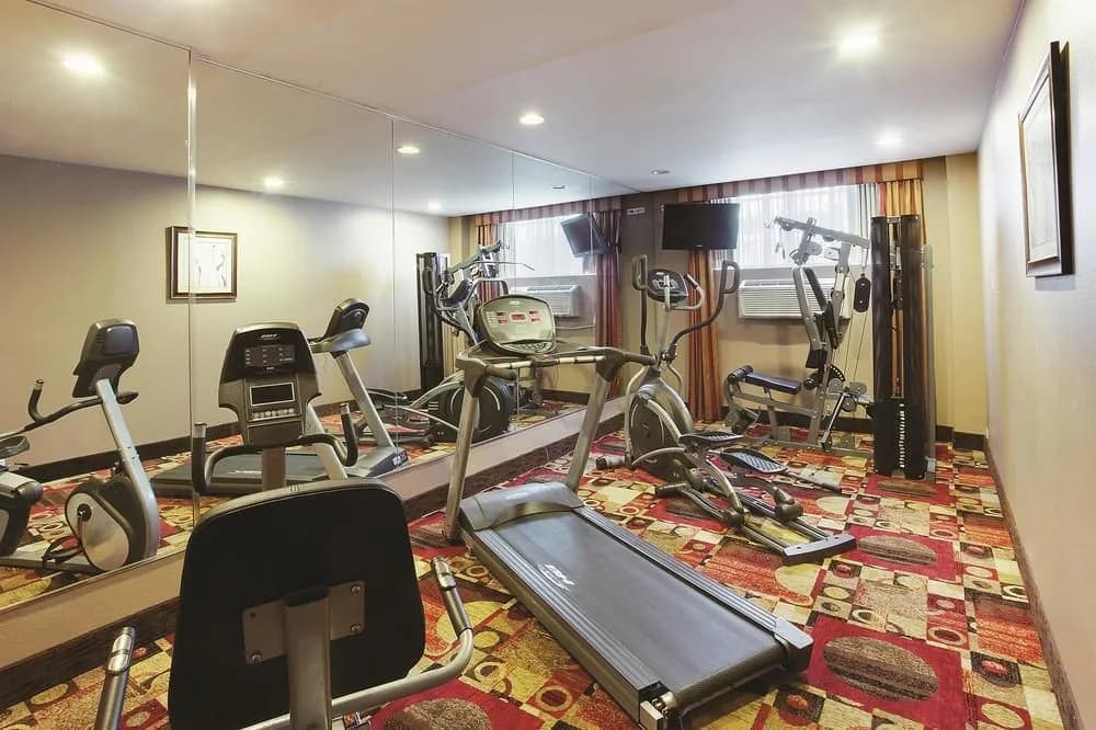 La Quinta Inn & Suites JFK Airport - photo 15